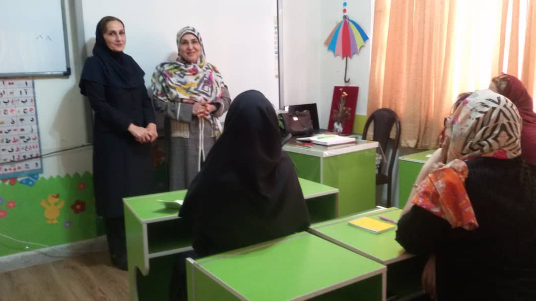 برگزاری جلسه دیدار اولیا با آموزگاران